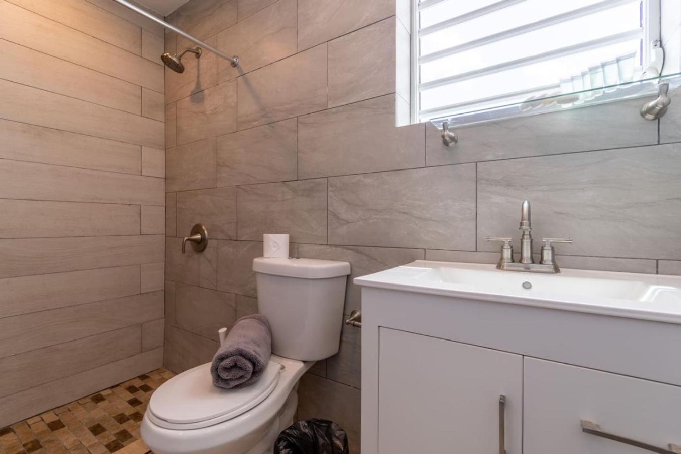 Modern 4-bedroom Penthouse In Historic Old Apartamento *