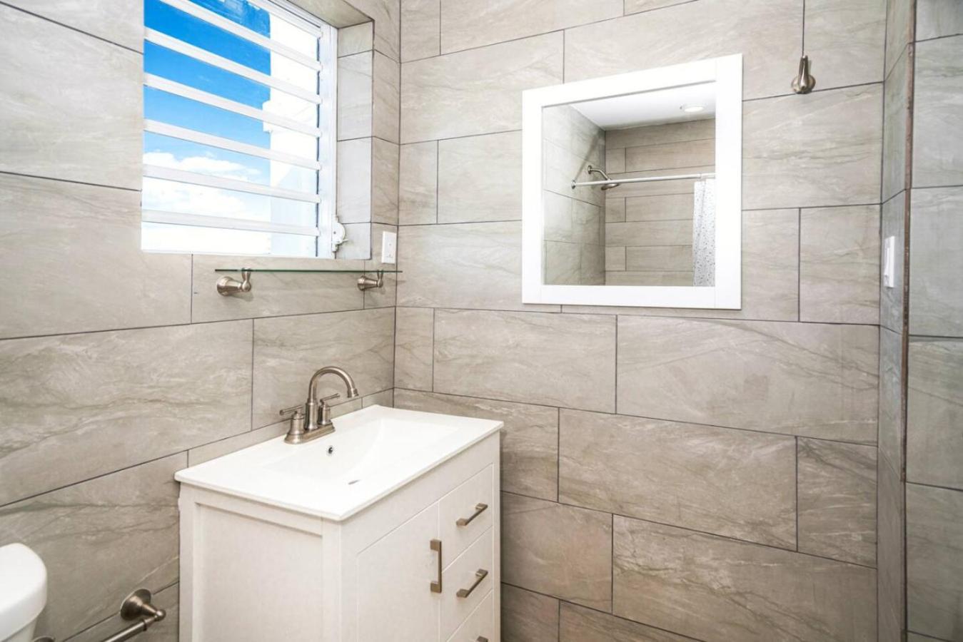 Modern 4-bedroom Penthouse In Historic Old Apartamento