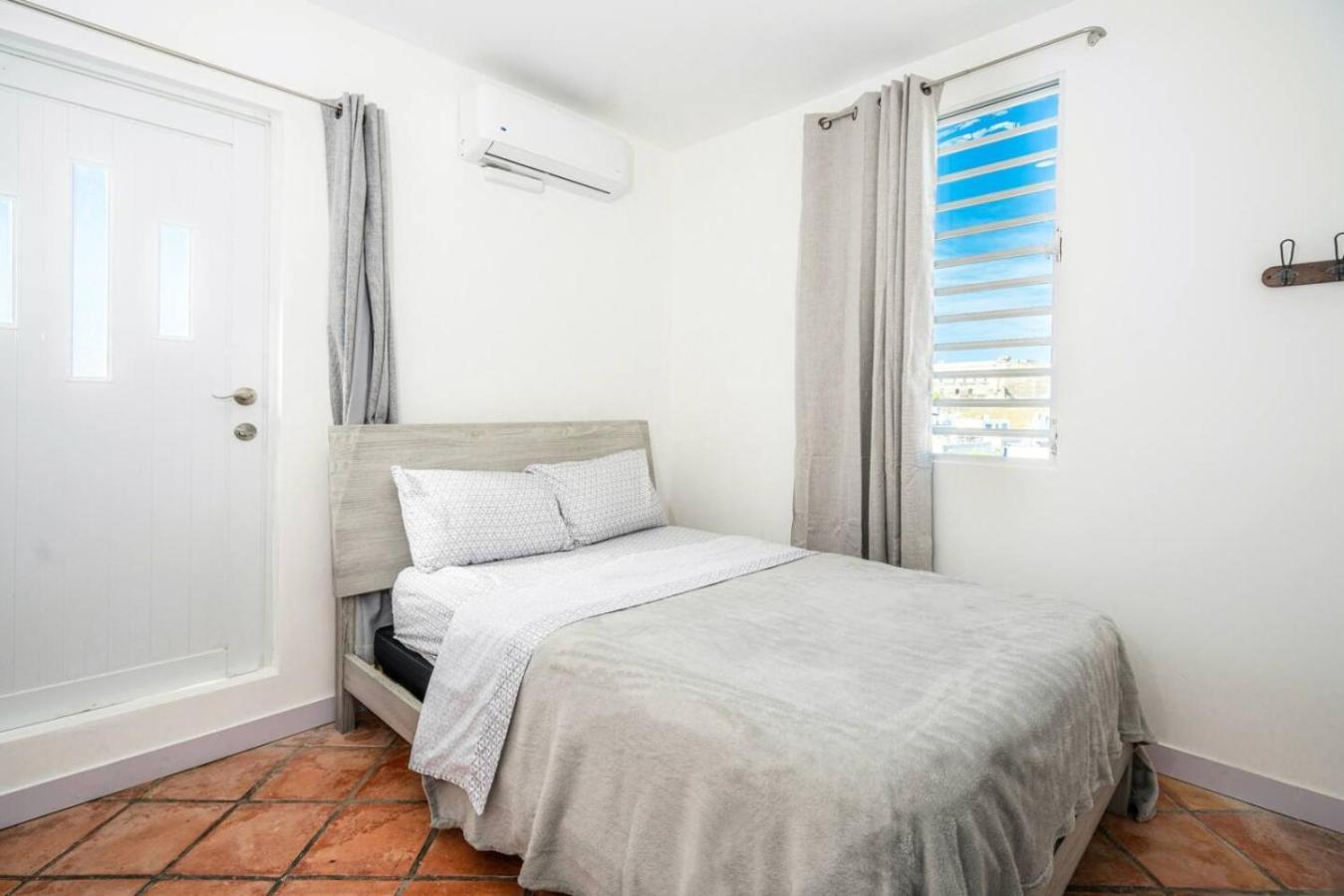 Modern 4-bedroom Penthouse In Historic Old Apartamento *