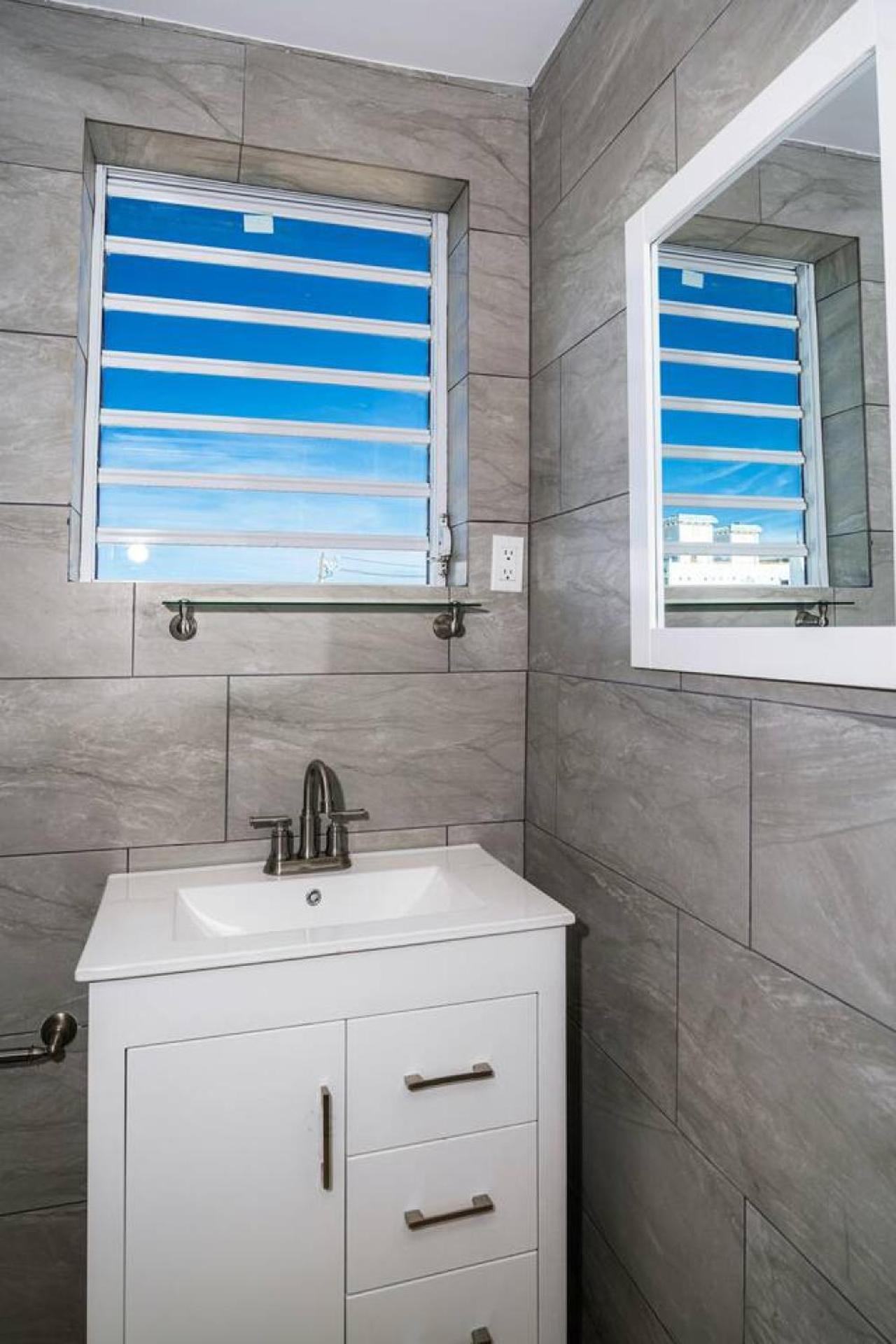 Modern 4-bedroom Penthouse In Historic Old Apartamento *