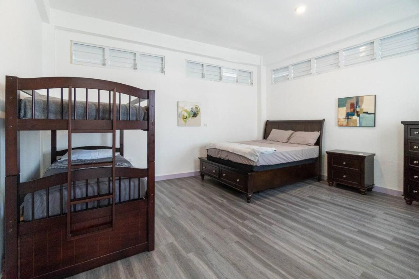 Modern 1-br Apt. In Historic Old Apartment