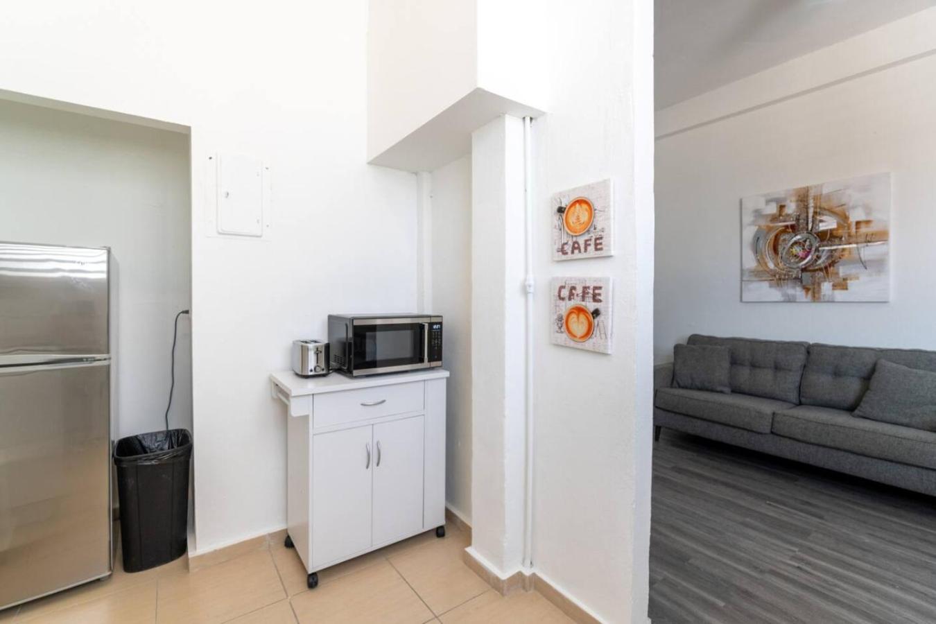 Modern 1-br Apt. In Historic Old Apartment