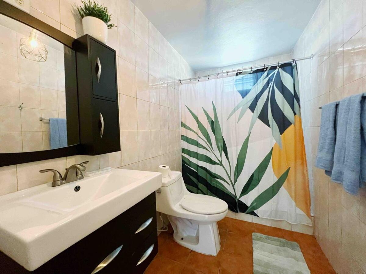 Apartamento Spacious 2br In W Parking Walk To Beach!