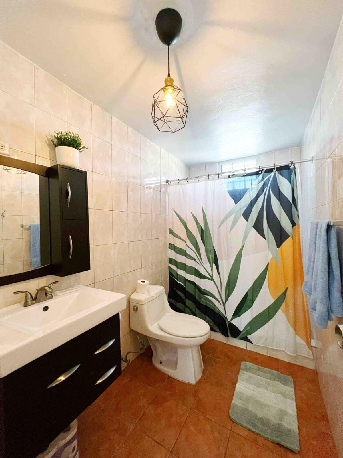 Spacious 2br In W Parking Walk To Beach! Apartamento