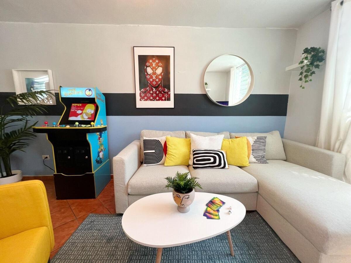 Stunning 2br W Parking - Walk To Beach! Apartamento