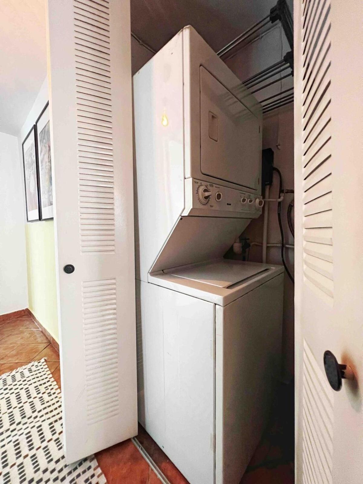 Apartamento Stunning 2br W Parking - Walk To Beach!