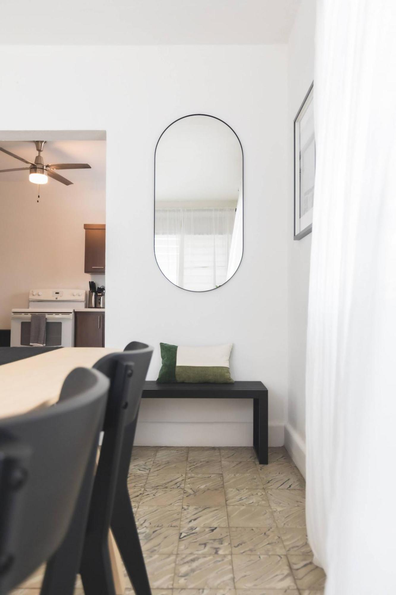 Prime Near Beach, Dining & Nightlife!