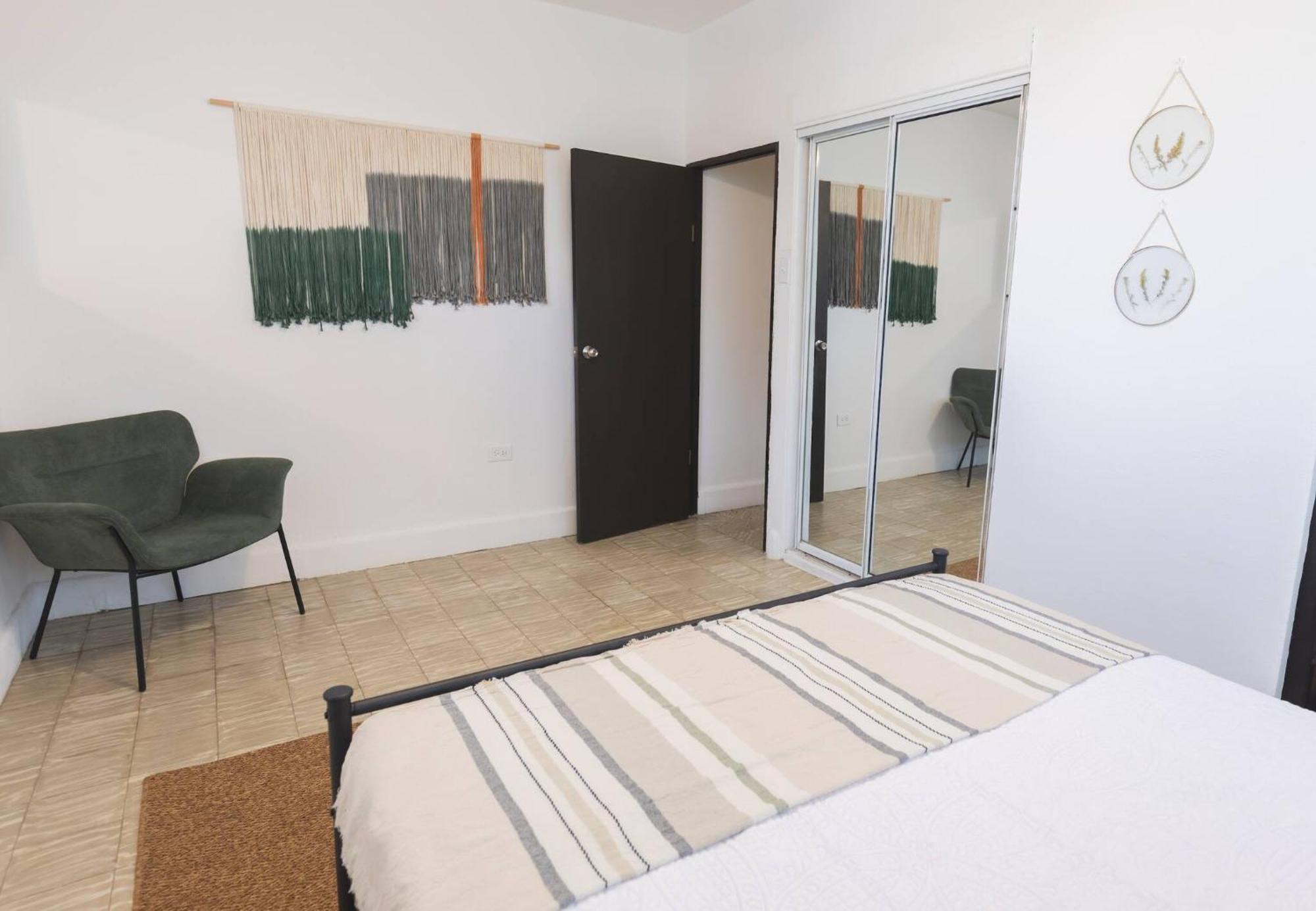 Apartment Prime Near Beach, Dining & Nightlife!