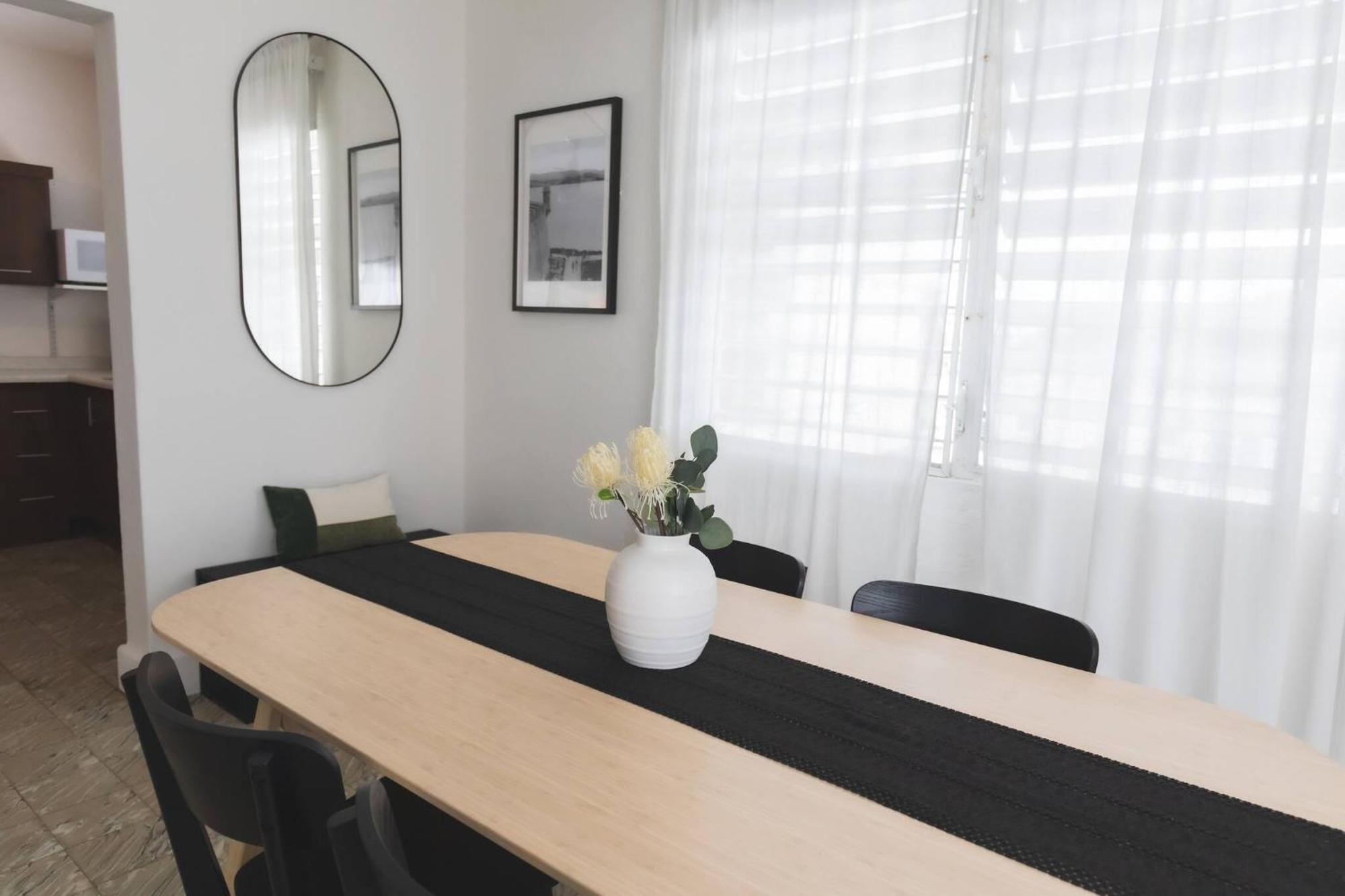 Prime Near Beach, Dining & Nightlife! *