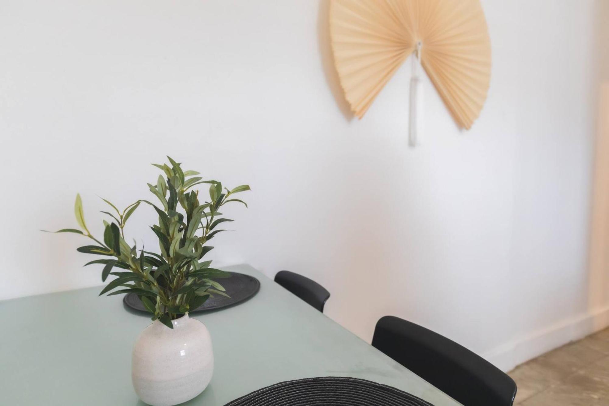 Prime Near Beach, Dining & Nightlife!