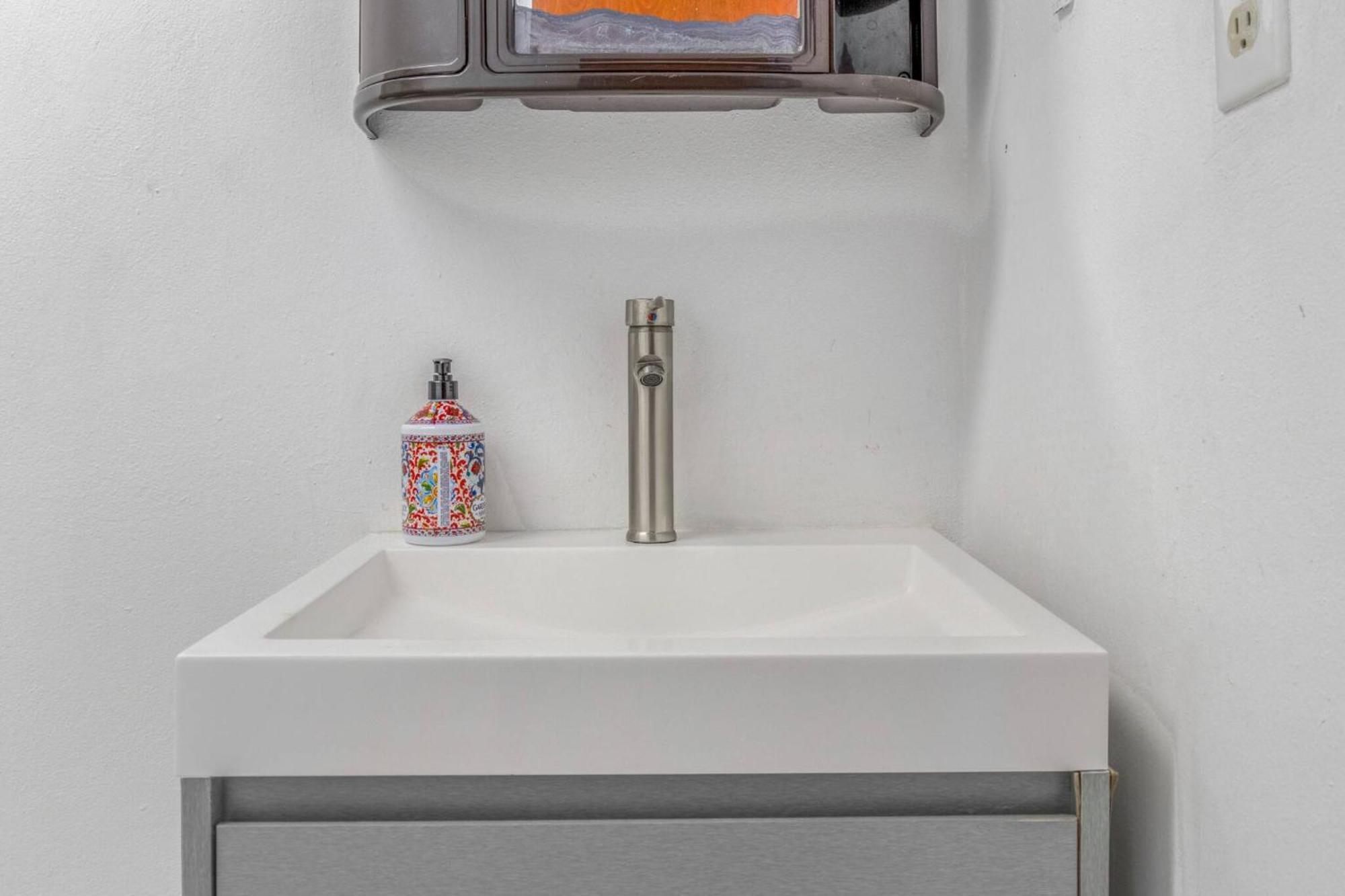 Steps To Ocean Park | Terrace | Parking Apartamento *