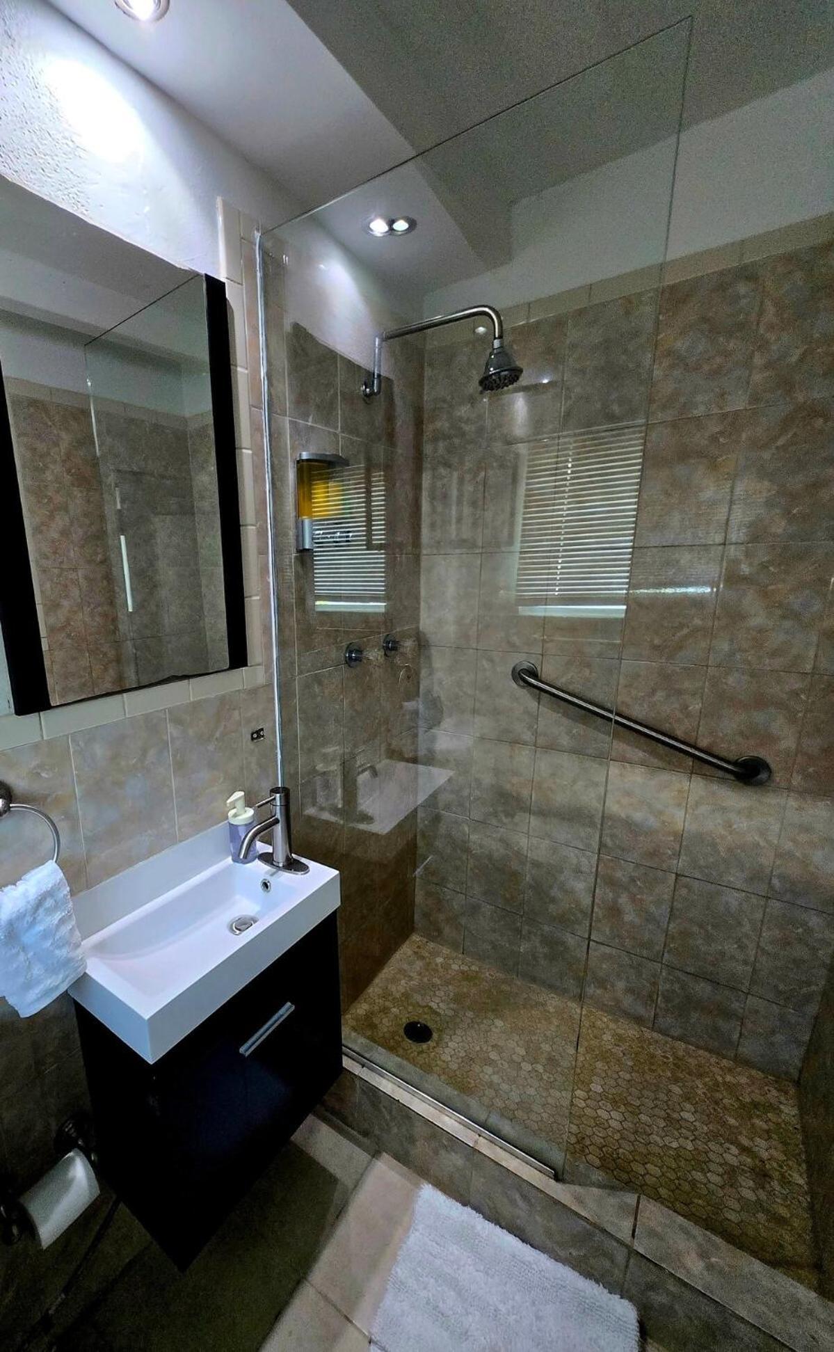 Playa Isla - Beautiful 2 Bed - 2 Bath! * San Juan