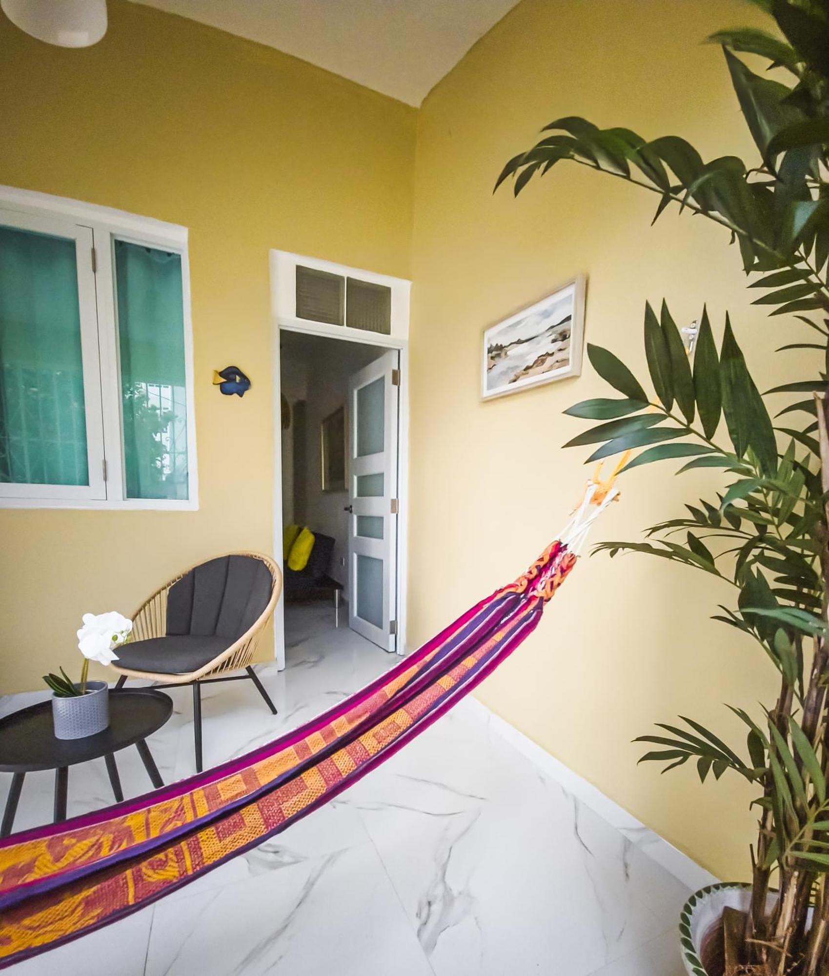Apartment Sunny Near & Restaurants