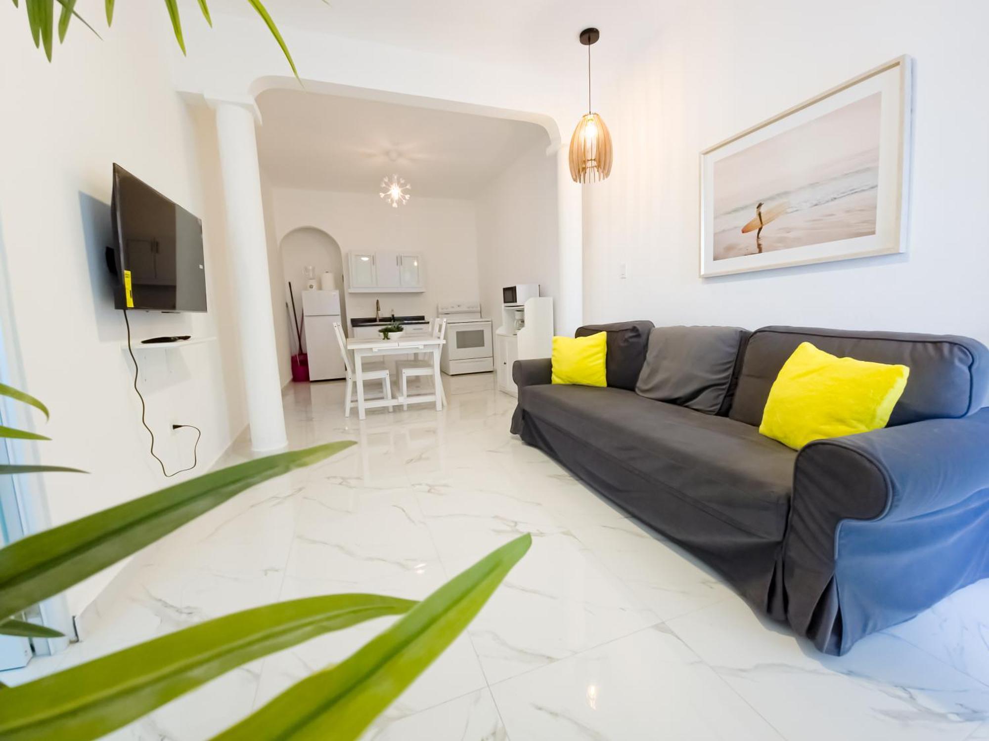 Apartment Sunny Near & Restaurants