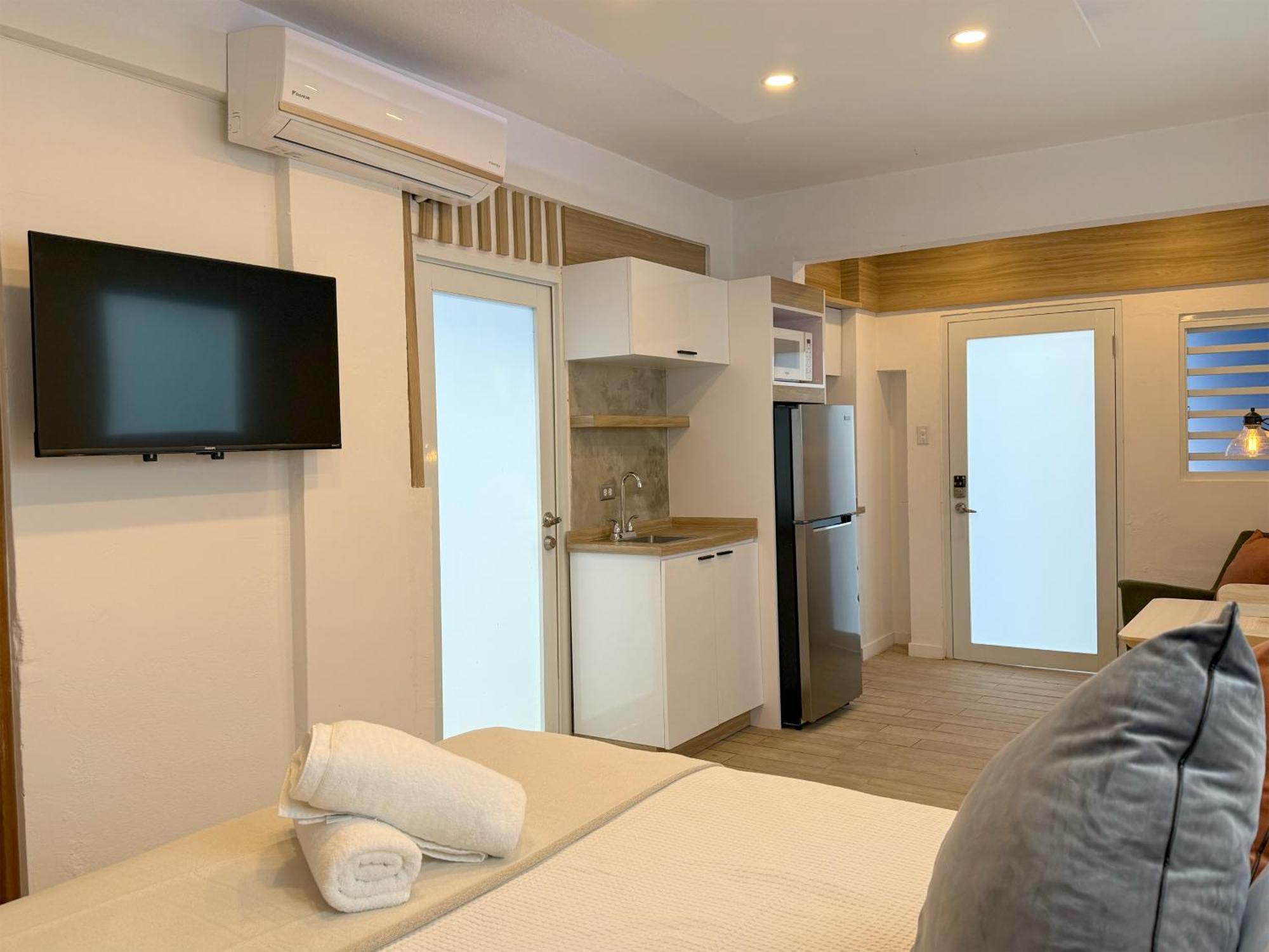 Villa Amazing Group Near Beach, Nightlife For 18 *