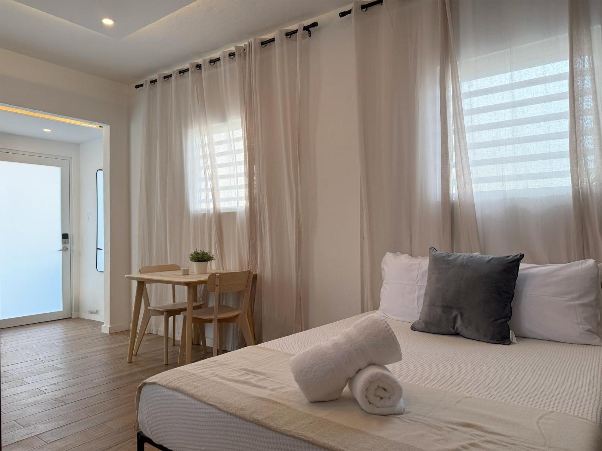Amazing Group Near Beach, Nightlife For 18 * San Juan