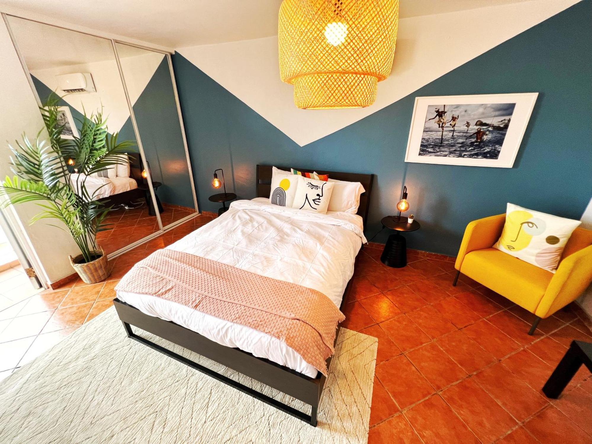 Spacious 2 Bedroom In San Juan+parking - Steps To