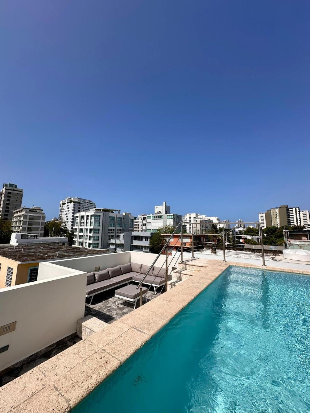 Estrella Urban Oasis Private Rooftop Pool And Patio Holiday home