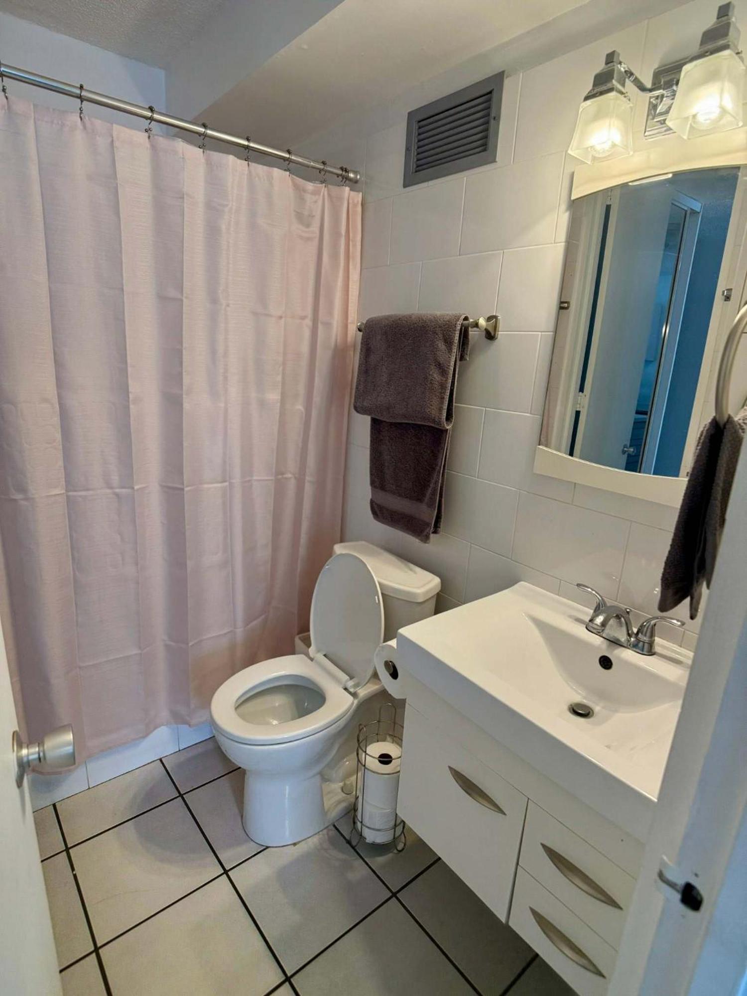 Сasa de vacaciones Condado Apt- Private Beach, Pool, & Family Ready! *