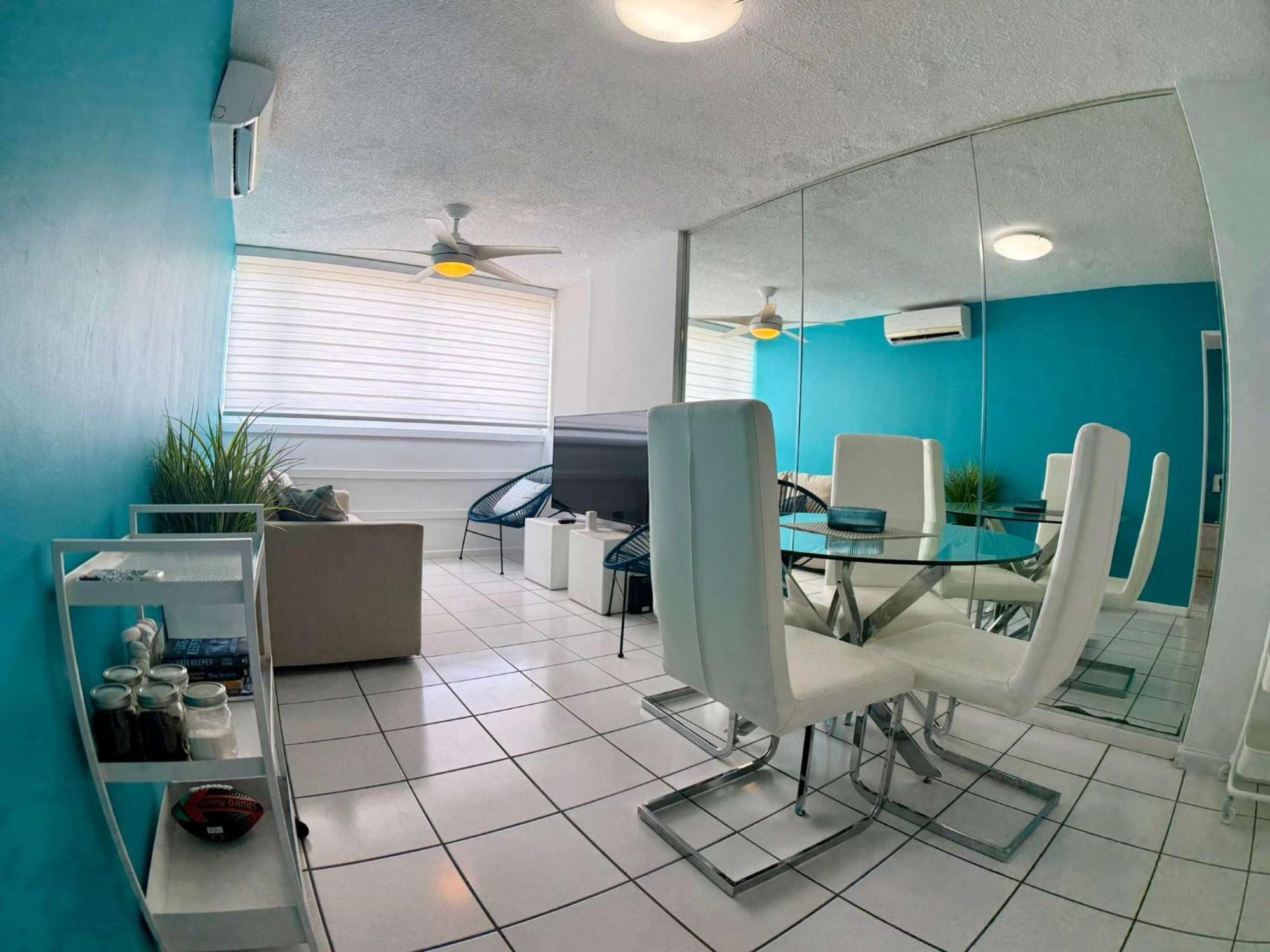 Condado Apt- Private Beach, Pool, & Family Ready! Сasa de vacaciones