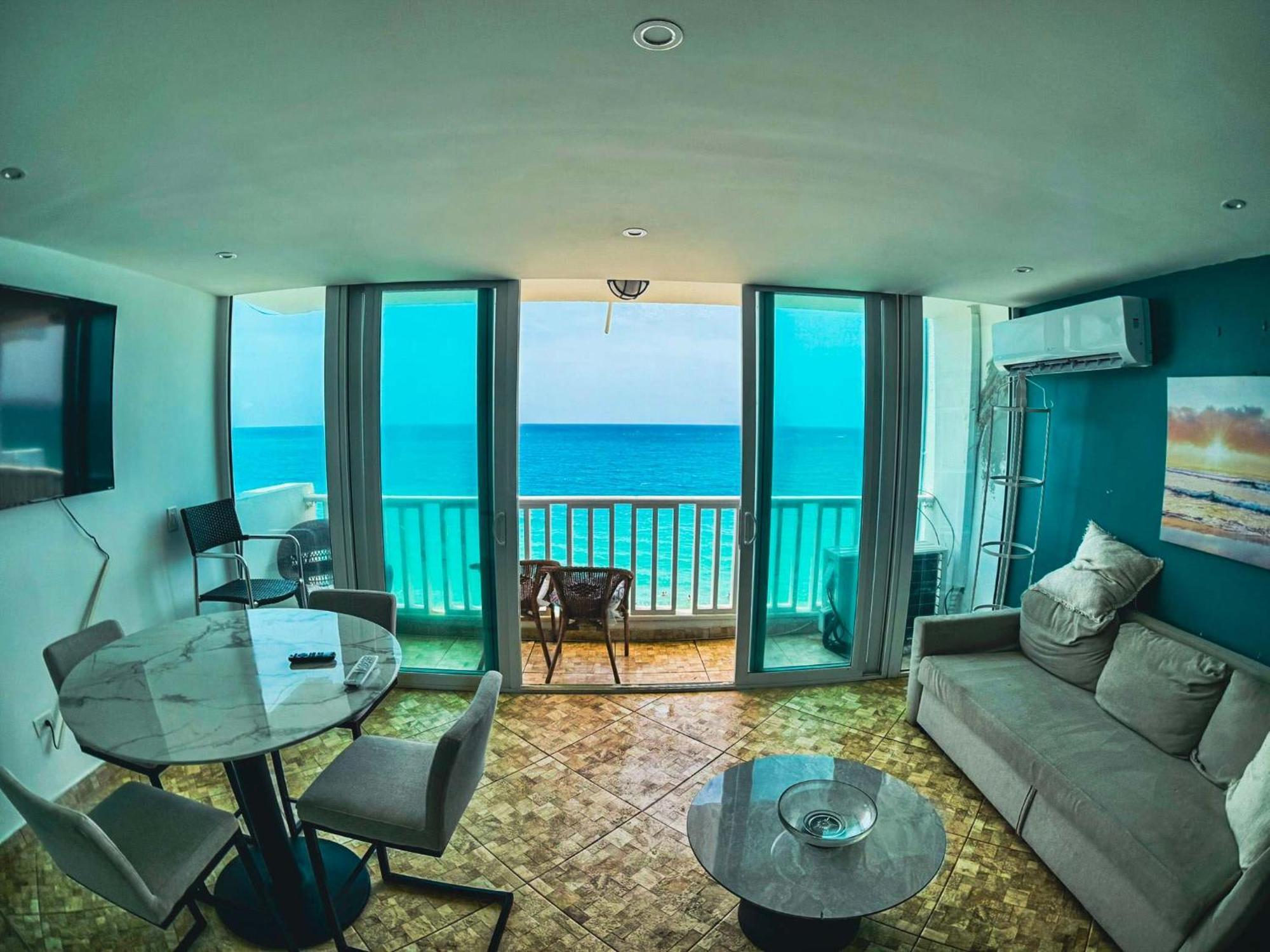 Apartment Condado Beachfront- Perfect For Families!