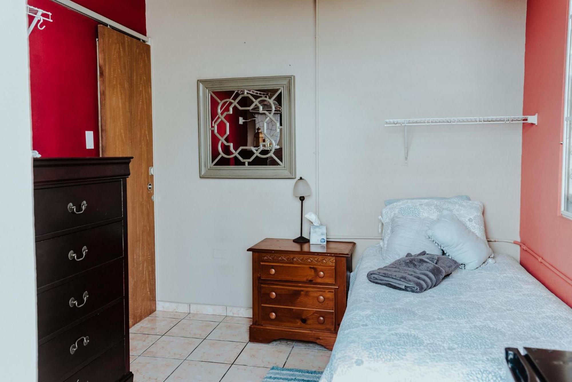 Apartment 2 Cozy College Student With Ac, Wi-fi, Kitchenette