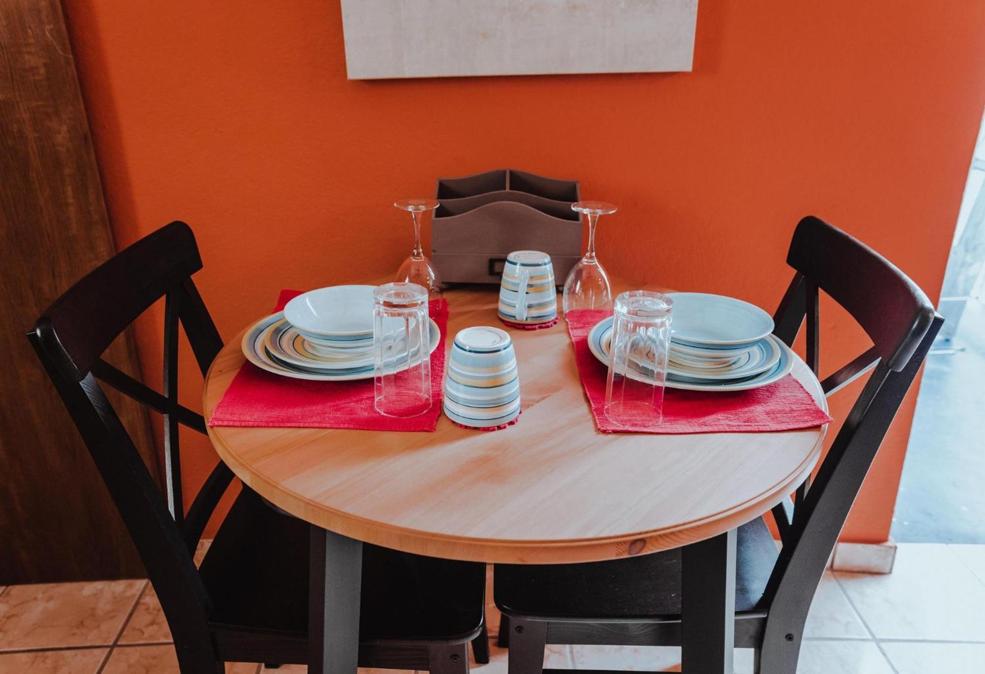 Apartment 2 Cozy College Student With Ac, Wi-fi, Kitchenette
