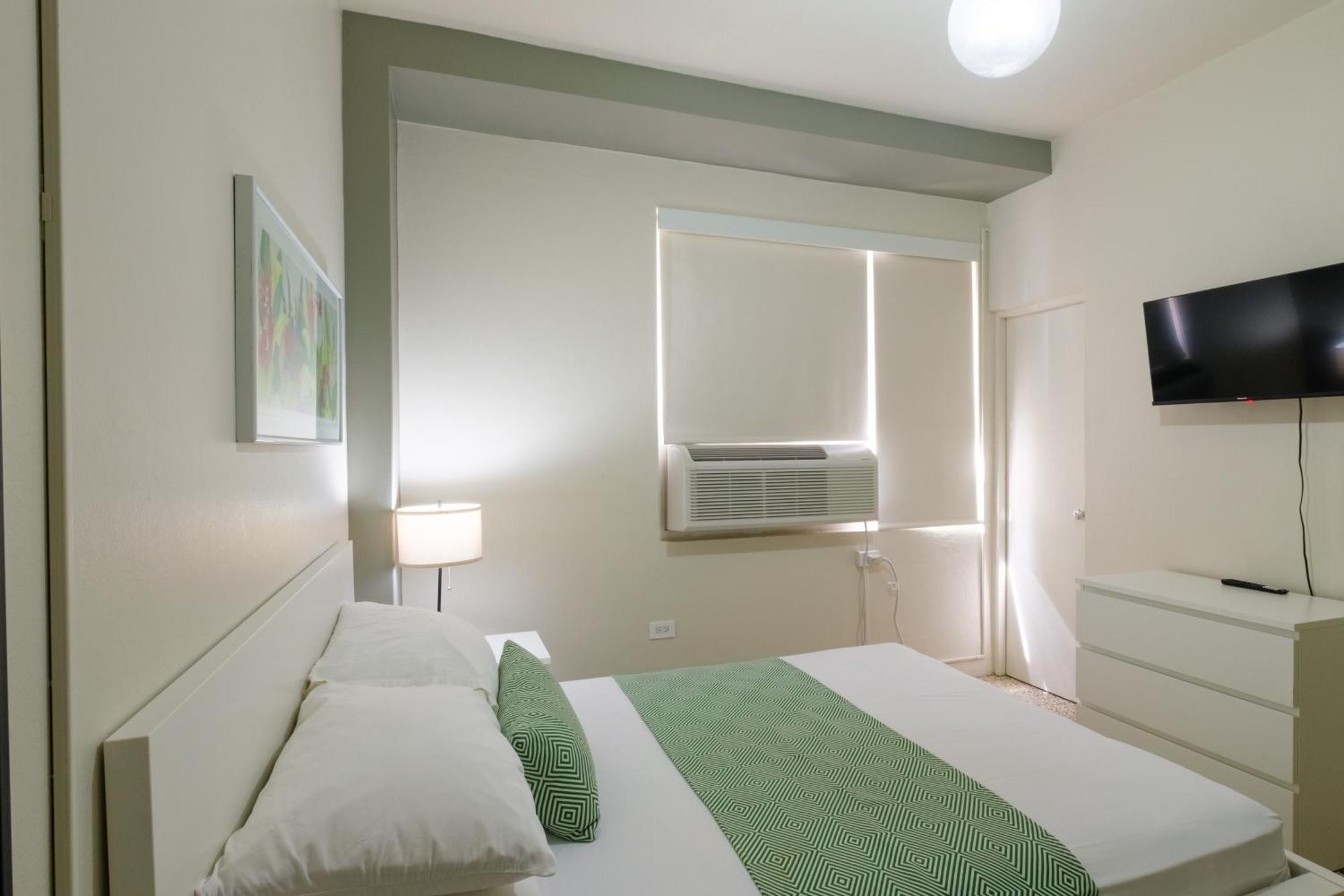 Olimpo Court * San Juan