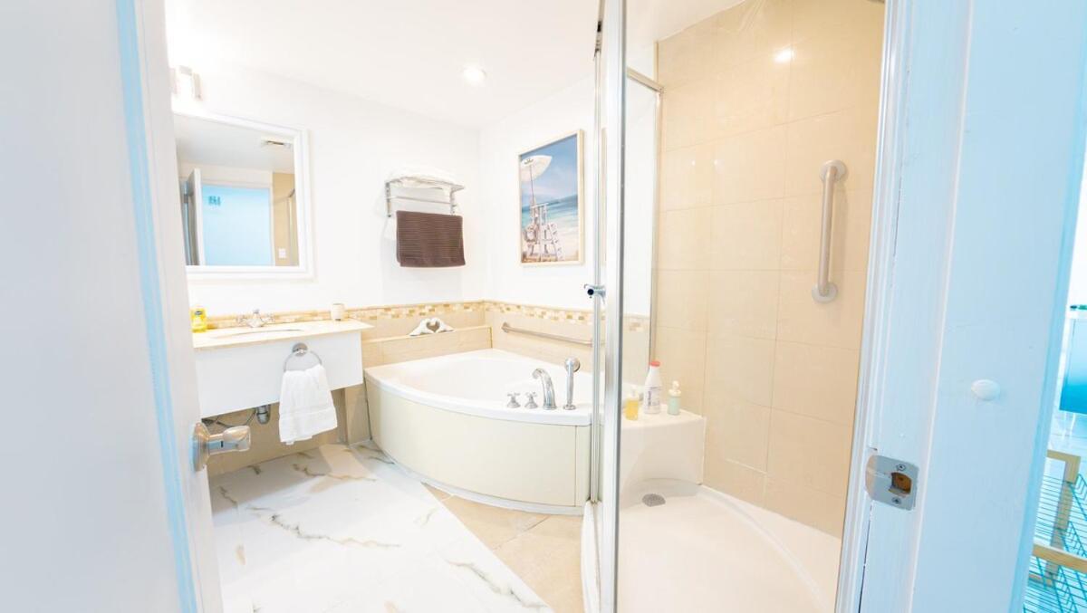 Water Side King Bed With Pool Apartment San Juan
