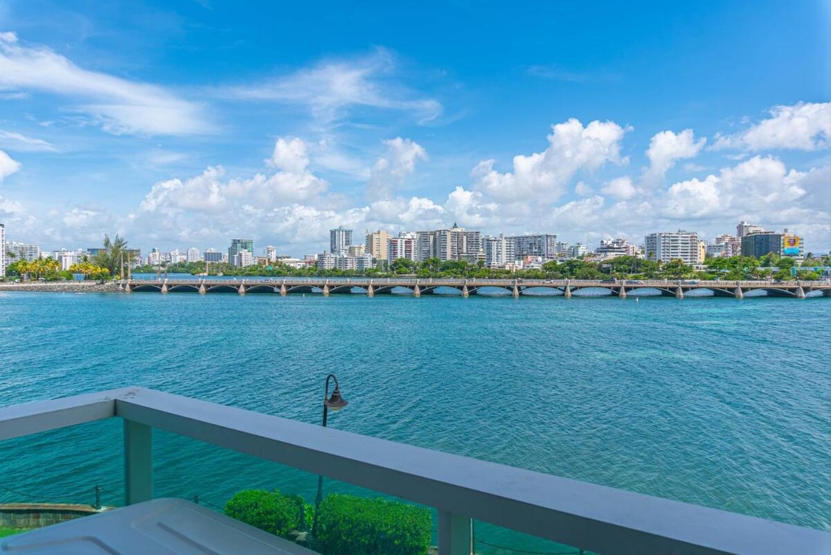 Water Side King Bed With Pool Apartment San Juan