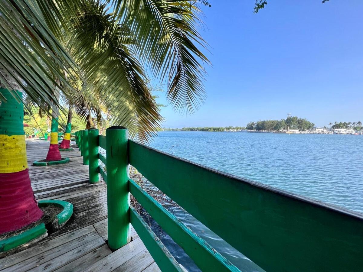Water Side King Bed With Pool * San Juan