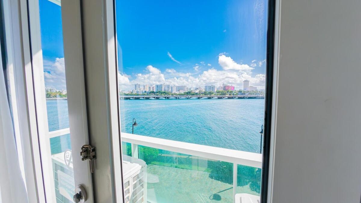 Apartment Water Side King Bed With Pool