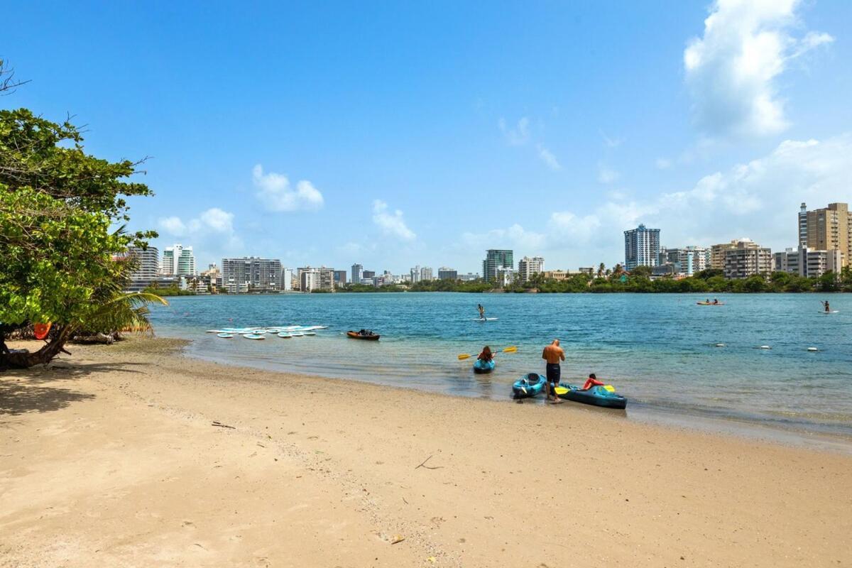 Water Side King Bed With Pool Apartment San Juan
