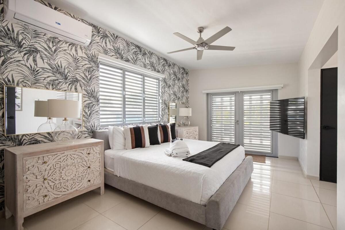 Holiday home Casa Lux Oceanfront Pool And Car Add Ons