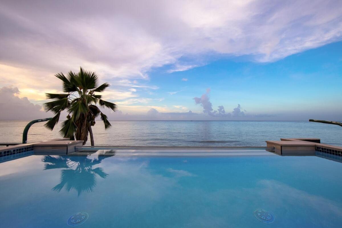 Casa Lux Oceanfront Pool And Car Add Ons Holiday home *