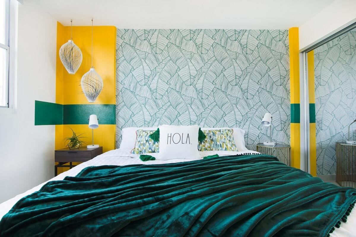 Summer Stylish At Location - La Placita In Santurce * San Juan