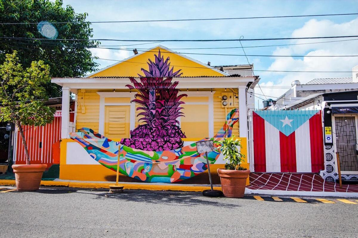 Summer Stylish At Location - La Placita In Santurce