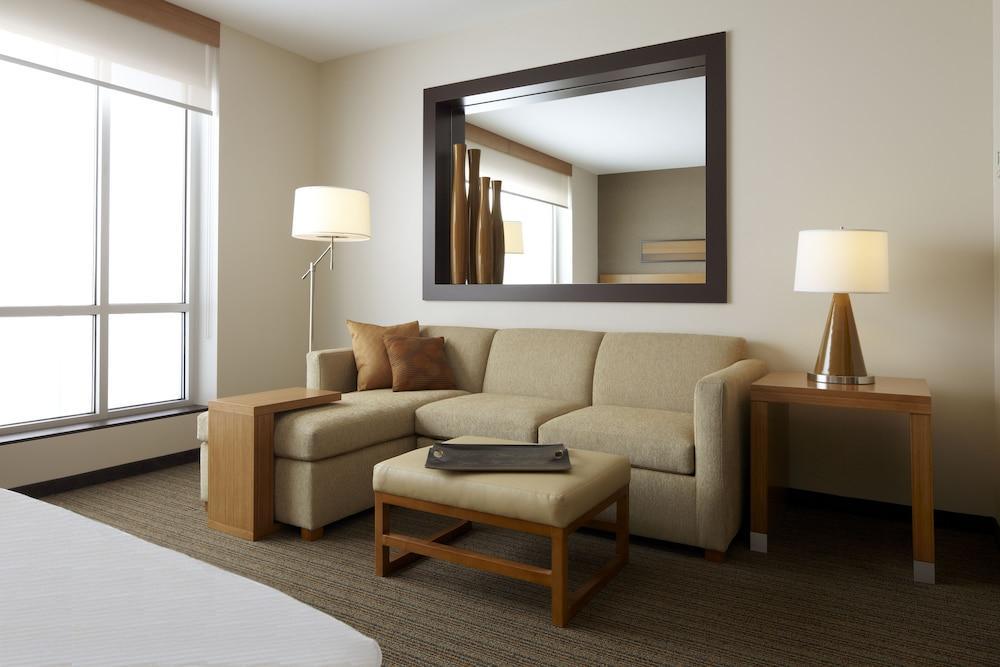 Hyatt Place Hotel 3*
