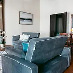 Colonial Style Apt Located In Great Location Osj