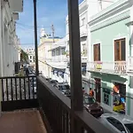 Colonial Style Apt Located In Great Location Osj