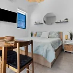 Elegant Studio With Balcony Private - Self Check In - Mm1