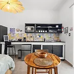 Elegant Studio With Balcony Private - Self Check In - Mm1