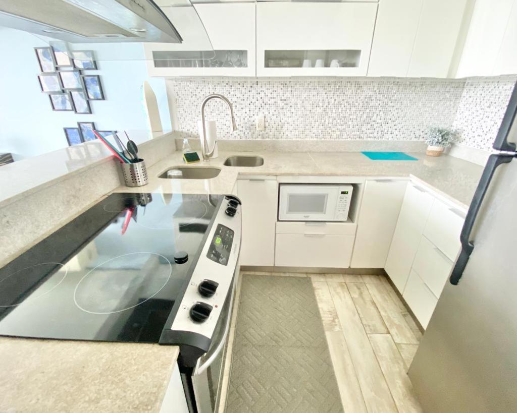Kasa Brisa Marina Ocean View Balcony Beachfront Apartment San Juan