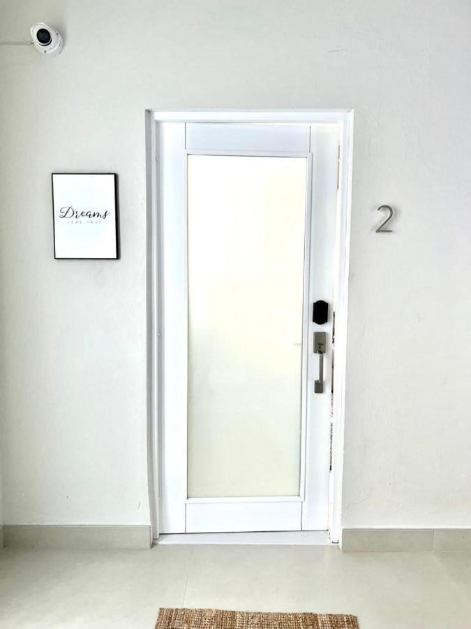 Luxurious Beachside 3-br * San Juan