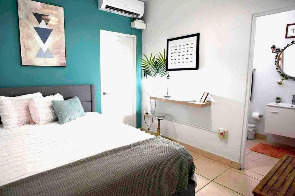 5 Min From Airport And Isla Verde Beach Best Location & Pool & Jacuzzi & Youtube Video Available Сasa de vacaciones San Juan