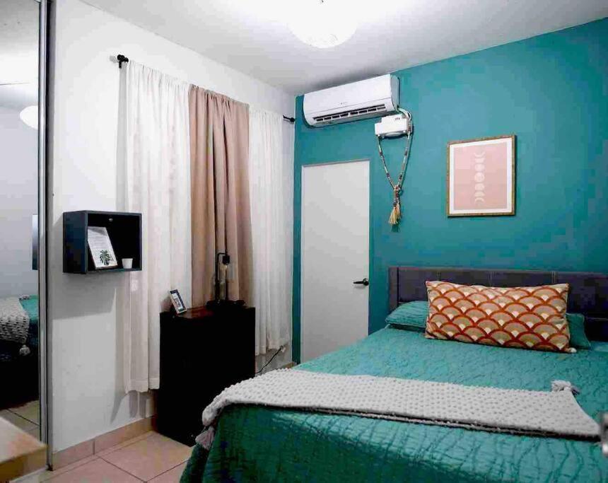 5 Min From Airport And Isla Verde Beach Best Location & Pool & Jacuzzi & Youtube Video Available Сasa de vacaciones San Juan