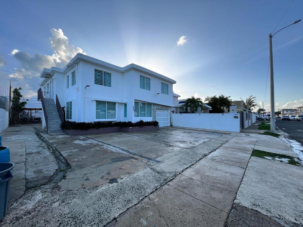 Multi In Isla Area With 5 Separate Apts Include 10 Bedrooms And 6 Bathrooms Sleep 26 People Apartment