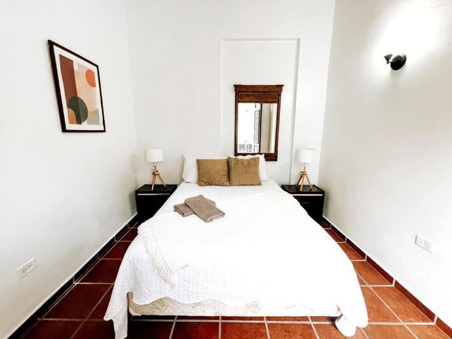 65 Fortaleza 1 - N Colonial Apt W/ Balconies & Views Apartamento San Juan