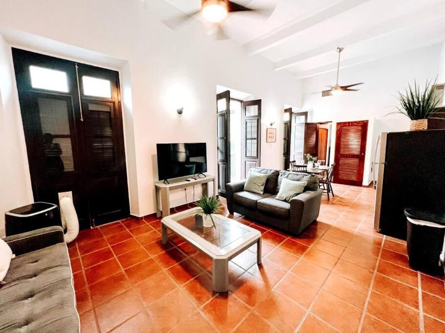 65 Fortaleza 1 - N Colonial Apt W/ Balconies & Views * San Juan