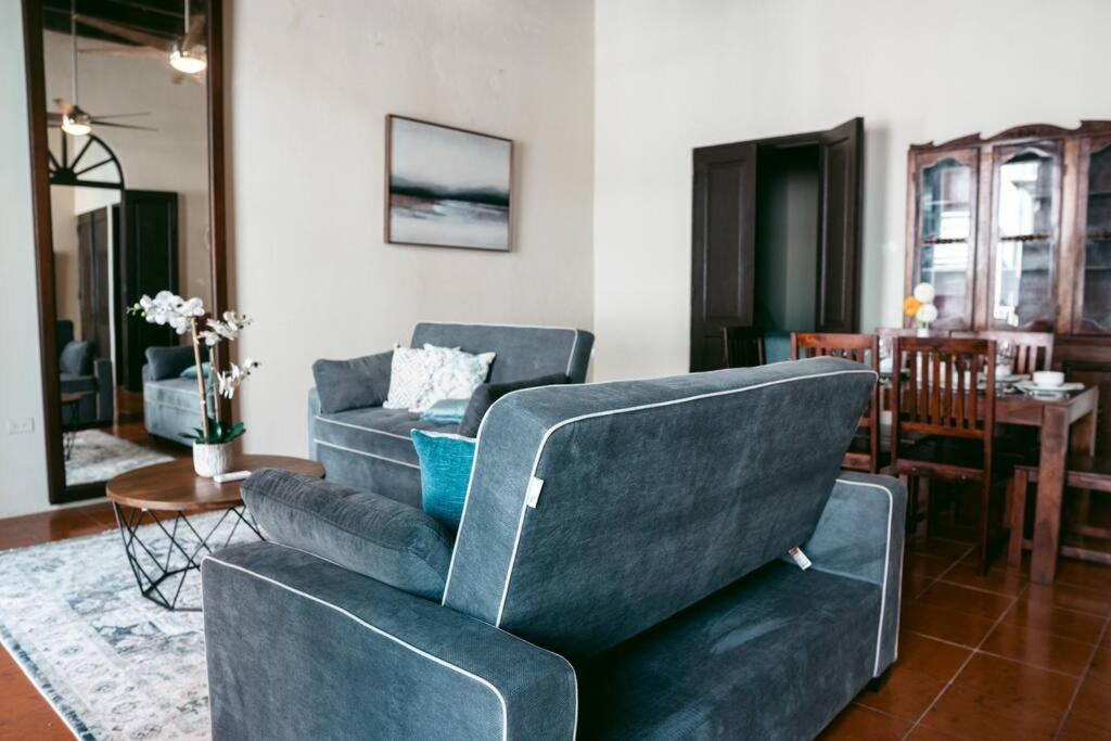 Colonial Style Apt Located In Great Location Osj Apartamento